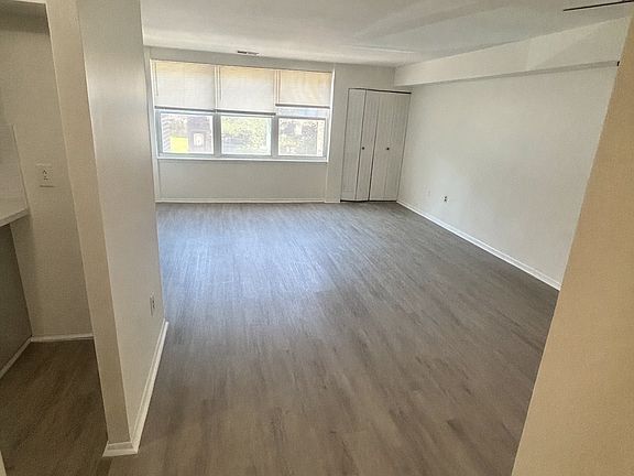 2nd image of 611 Roxborough Ave