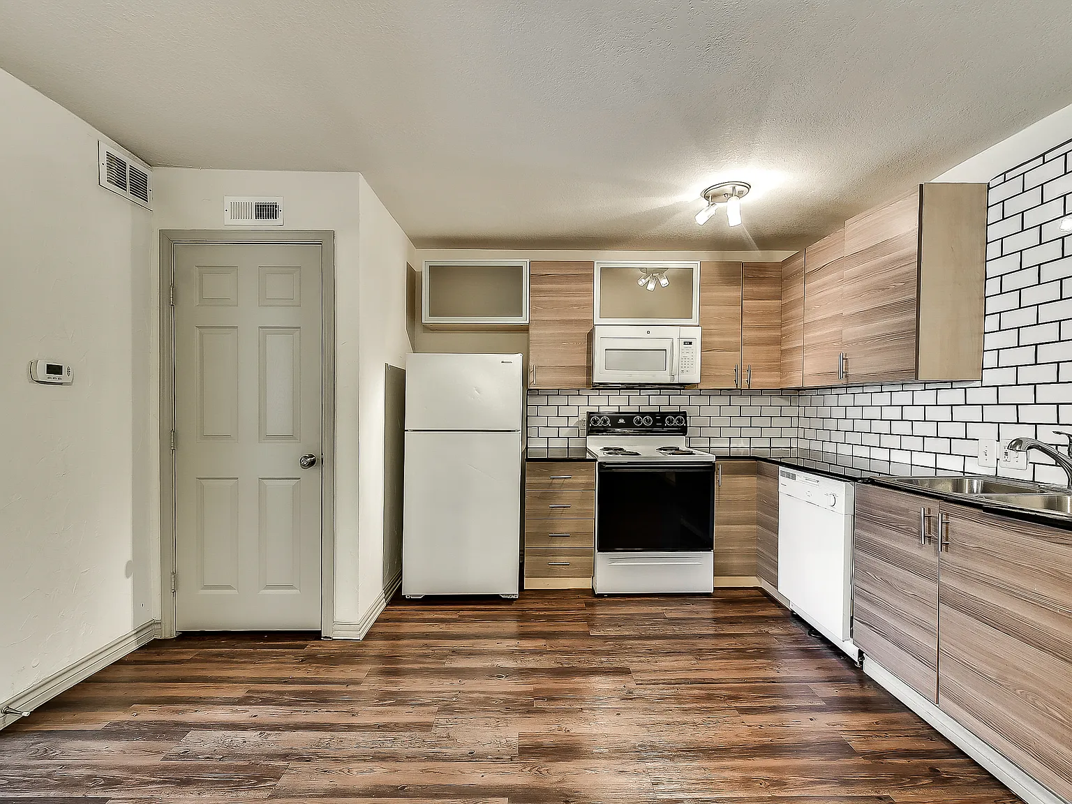 1502 N Peak Street — Photo 3