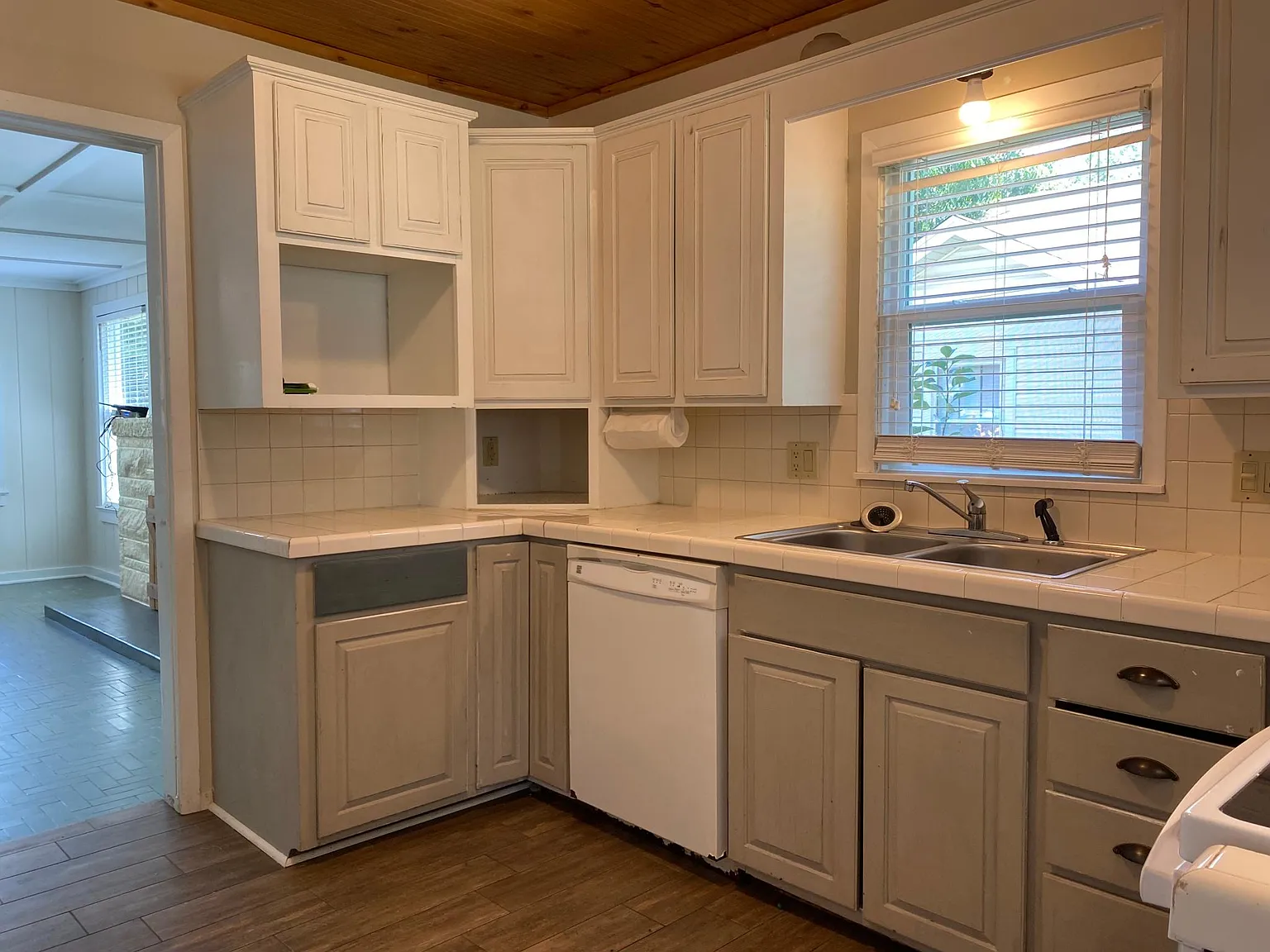 3 bed, 2089 sqft, $1,565 — Photo 2