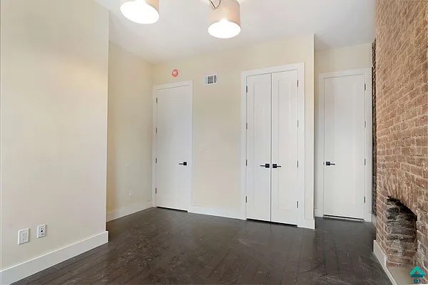 Rented by EXR | media 7