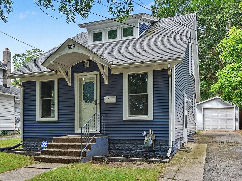 1st image of 809 Hall St