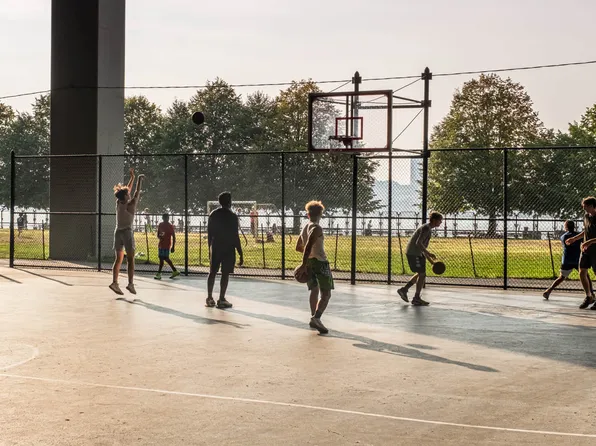 180 Riverside Boulevard image 49 of 71