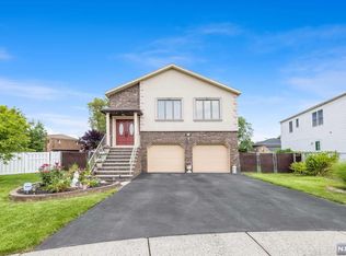 57 Diamond Way, Moonachie, NJ 07074