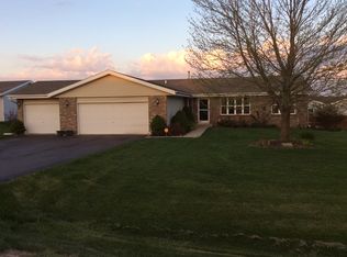 10281 Fawn Prairie Dr, Roscoe, IL 61073
