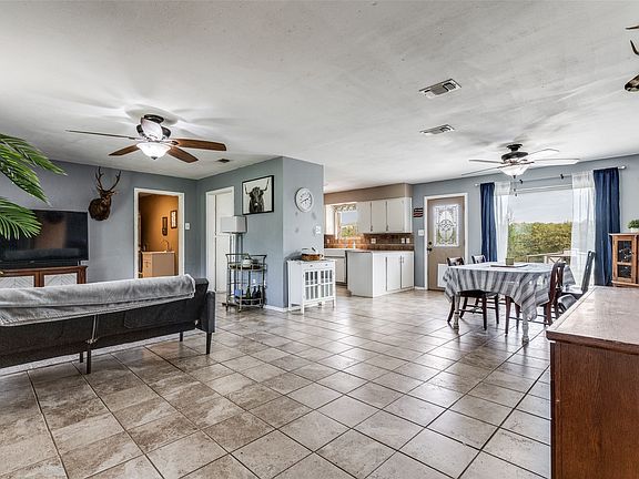 4th image of 1232 County Road 4371