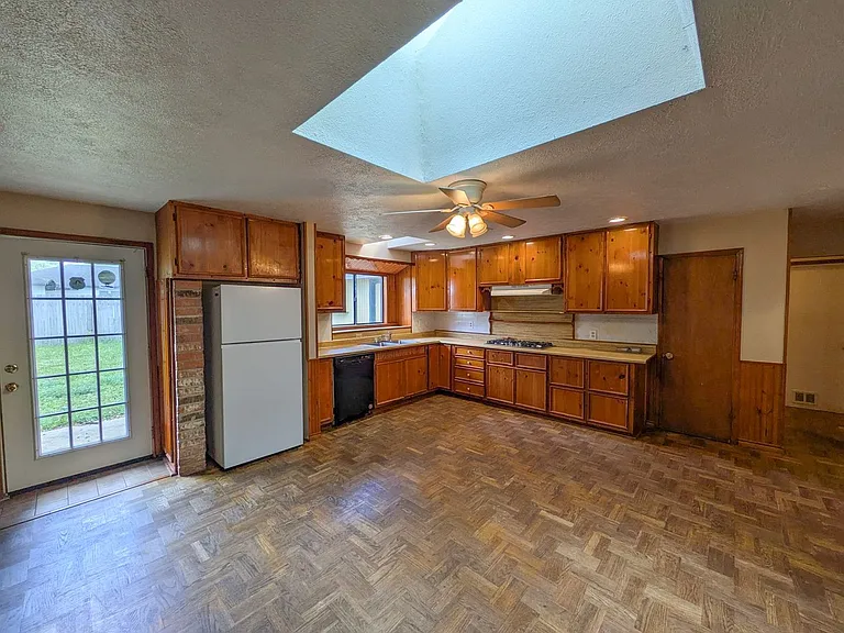 770 Peyton Dr — Photo 5