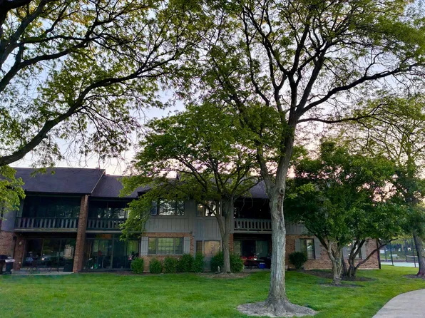 13259 S Country Club Ct APT 2A, Palos Heights, IL 60463