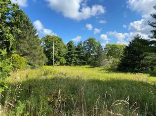 28 School Rd, Clarks Mills, PA 16114