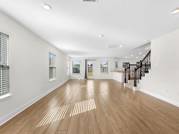5th image of 6711 Hillsdale Creek Dr