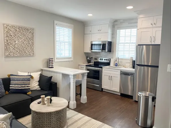 209 Church St SE #1, Leesburg, VA 20175