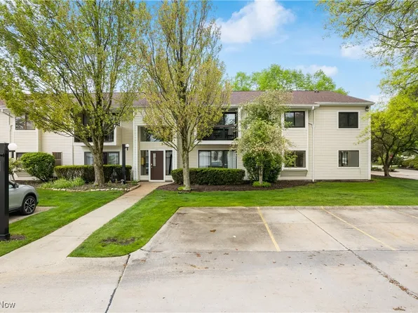 2935 N Bay Dr APT H10, Westlake, OH 44145