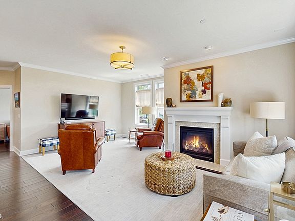 5th image of 8 E Kennedy Ln Unit 302