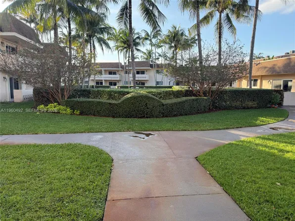 14500 SW 88th Ave APT 220, Palmetto Bay, FL 33176