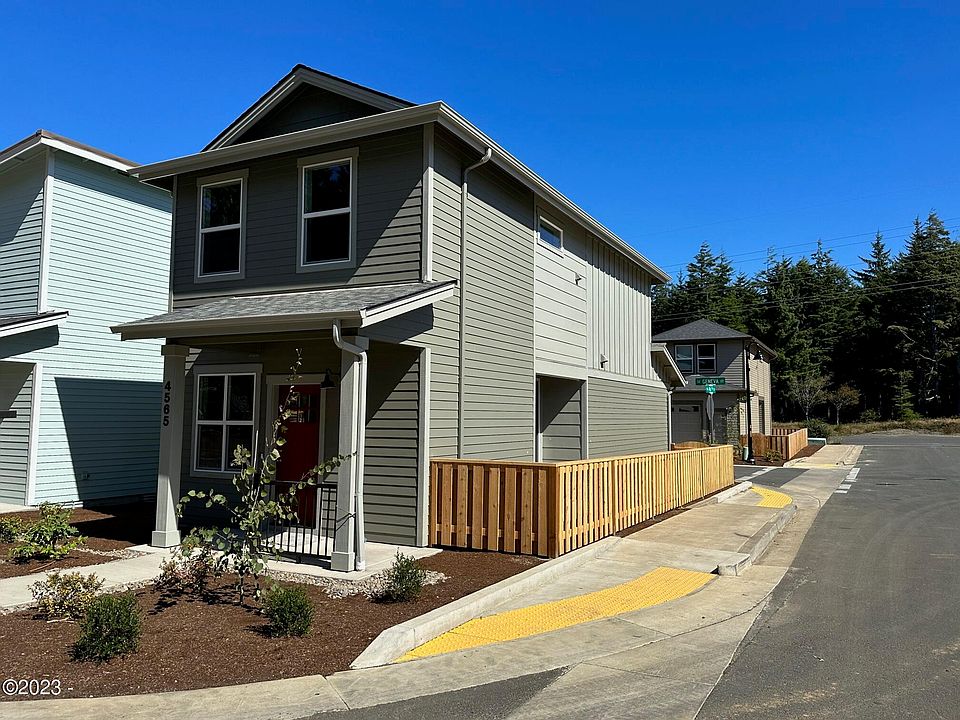 1st image of 4565 SE Fleming St #66