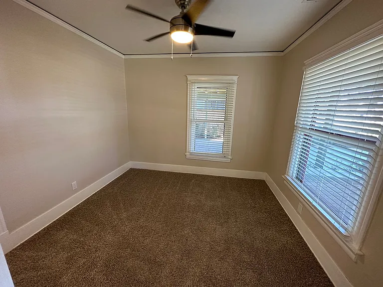 678 N Shaffer St — Photo 10