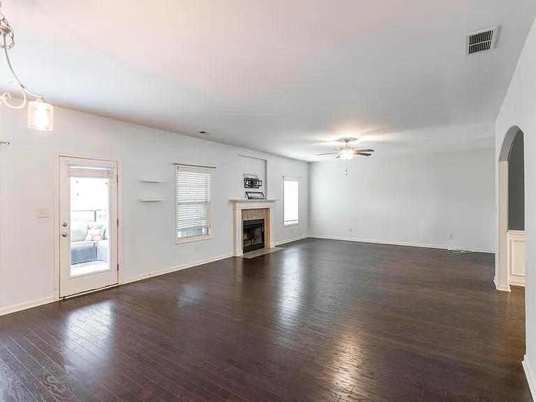107 Pocono Ct — Photo 11