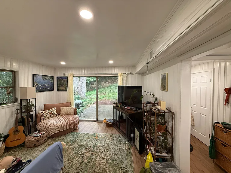 1898 Timothy Dr #B — Photo 8