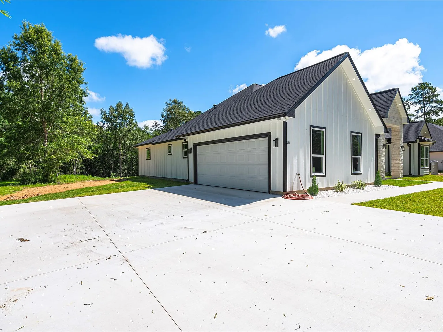 4 bed, 2.5 bath, 2430 sqft, $3,000 — Photo 4