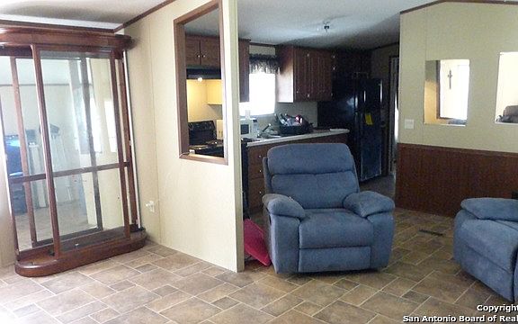 4th image of 247 Sir Winston Dr