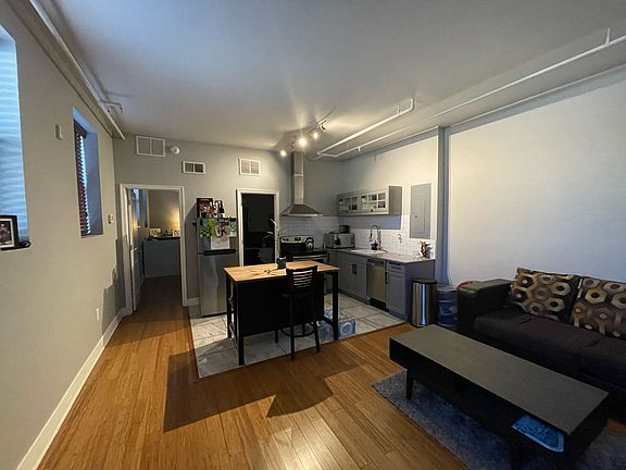 5th image of 560 S Prince St Suite B01