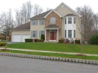 5 Rose Everett Ct, Hamilton, NJ 08690