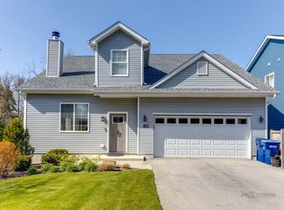 228 Juneway Ter, Lake Bluff, IL 60044