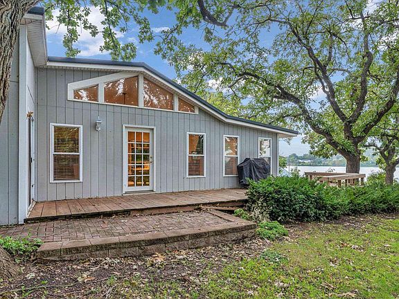 5th image of 378 Lakeshore Dr