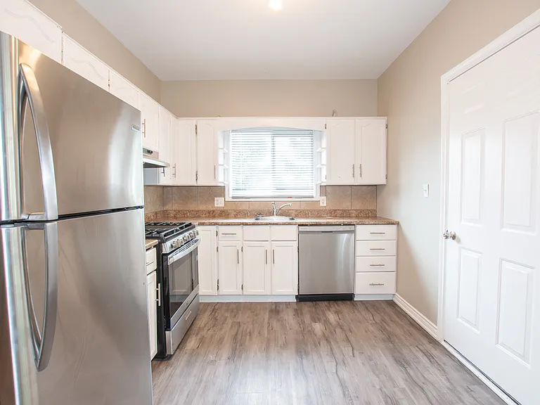 203 Niagara St — Photo 7