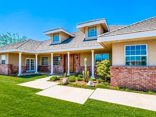 9126 Kittering Rd, Oak Hills, CA 92344