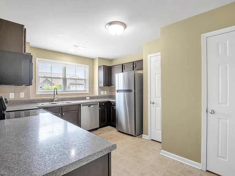 160 Collinwood Dr — Photo 16
