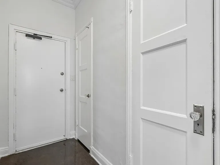 St. Germaine Apartments — Photo 16
