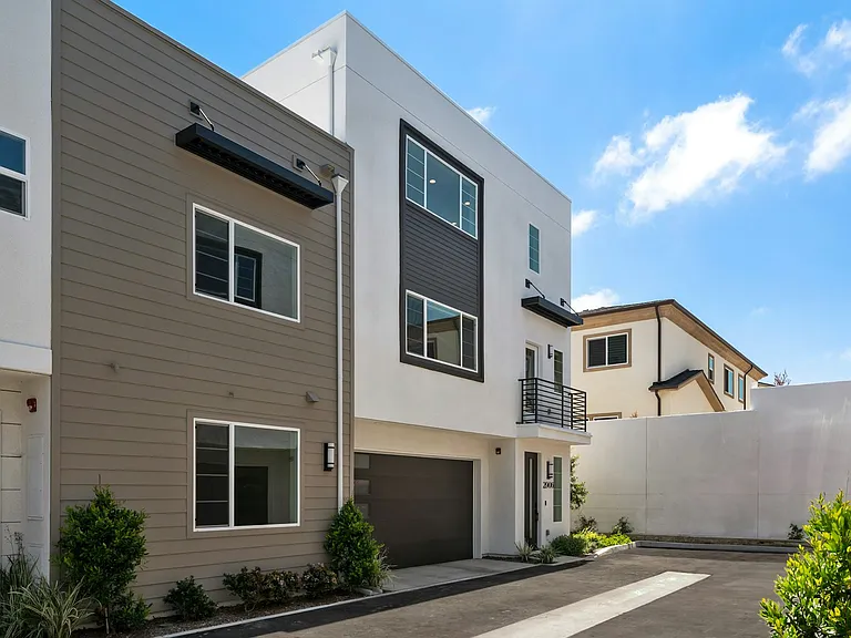 2906 Foundry Ct — Photo 2