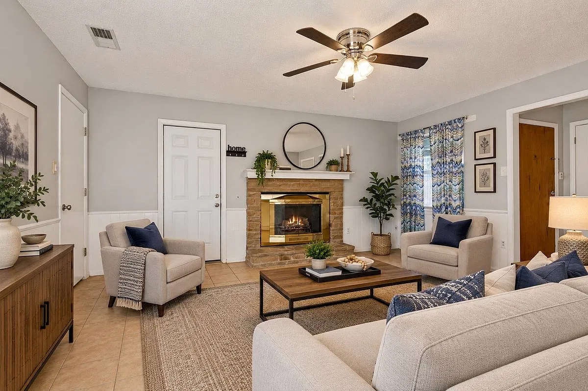 3 bed, 2.0 bath, 1407 sqft, $2,300 — Photo 2