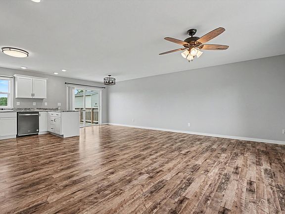 5th image of 450 John St