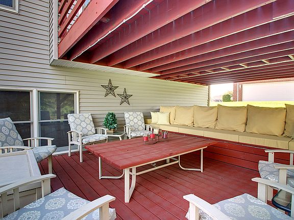 Lower deck