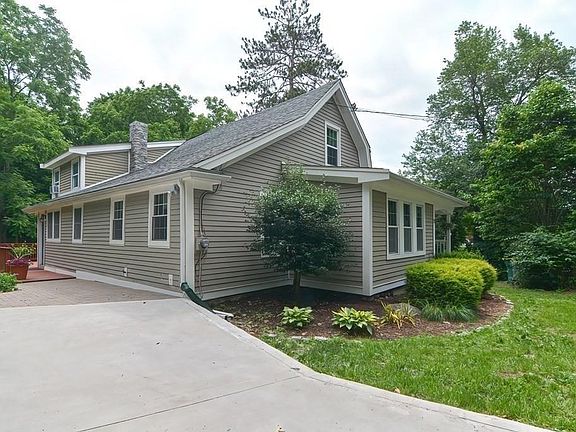 4th image of 55 Parmenter Ln