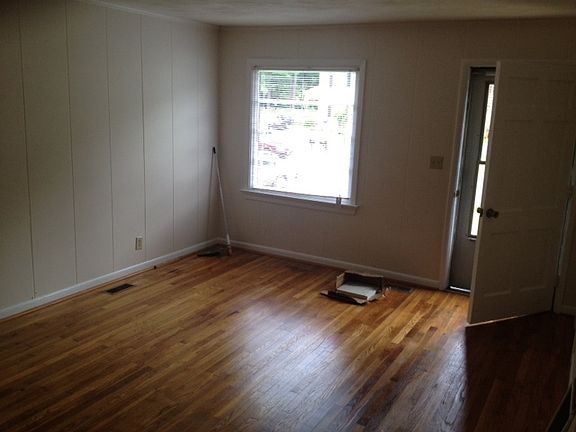 Bright and sunny living room