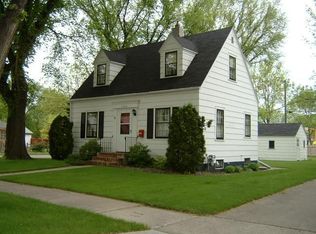 1924 4th Ave N, Grand Forks, ND 58203