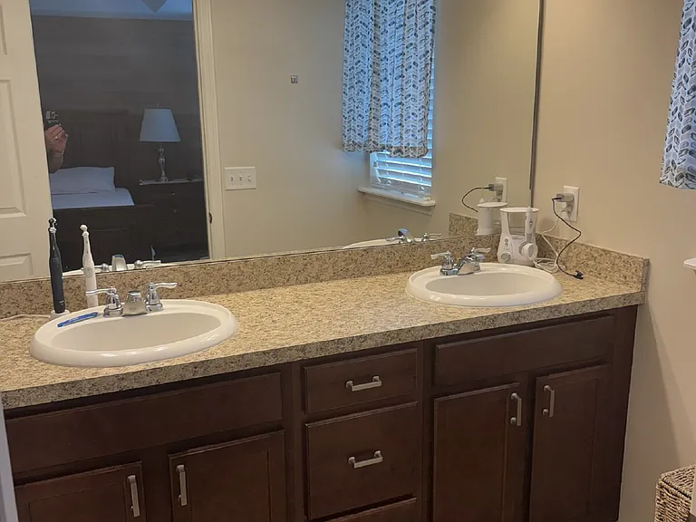 670 Grover Ln — Photo 37