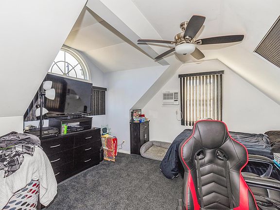 5th image of 95 N Burling Ln