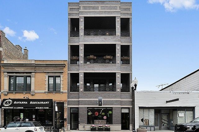 1st image of 4109 N Lincoln Ave Unit 4