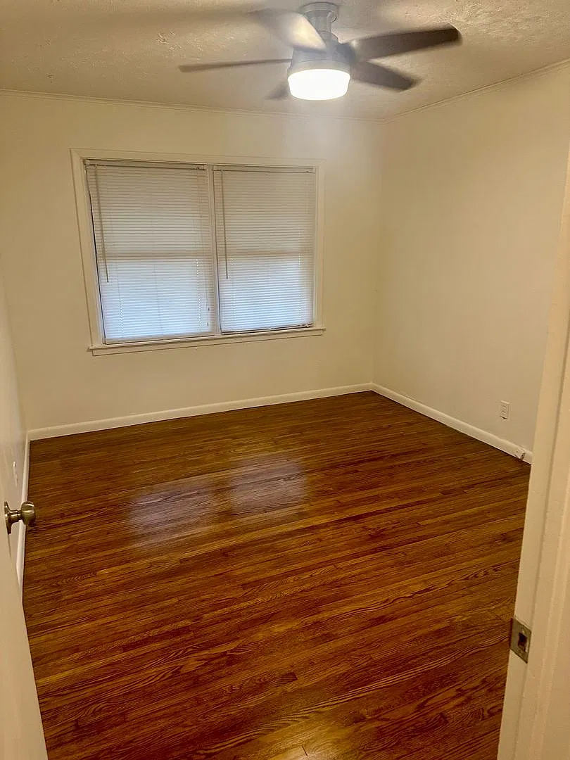 Updated Charming 3 bed 1-bath — Photo 2