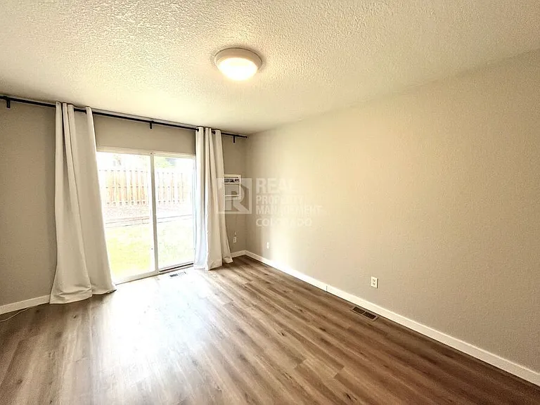 1304 Race St — Photo 9