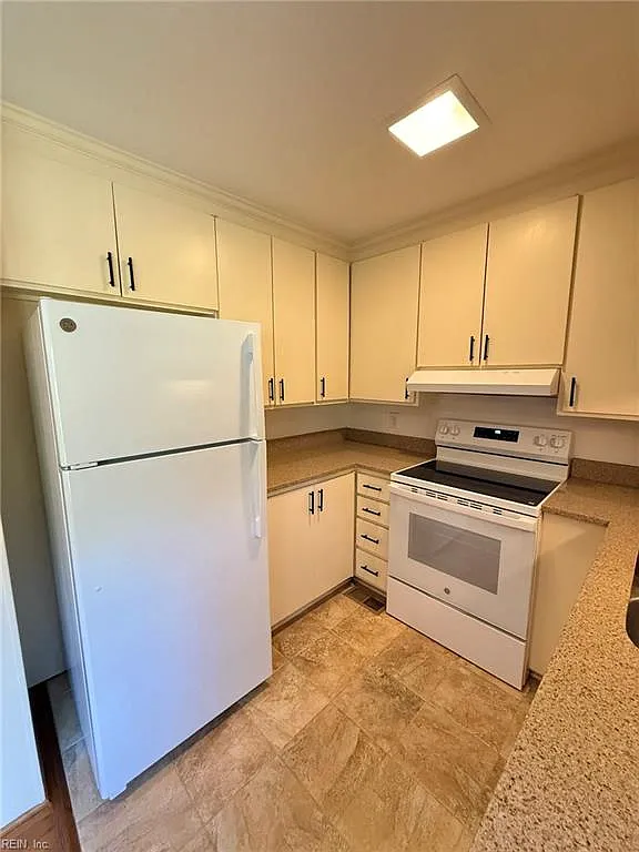 3202 Derby LN — Photo 4