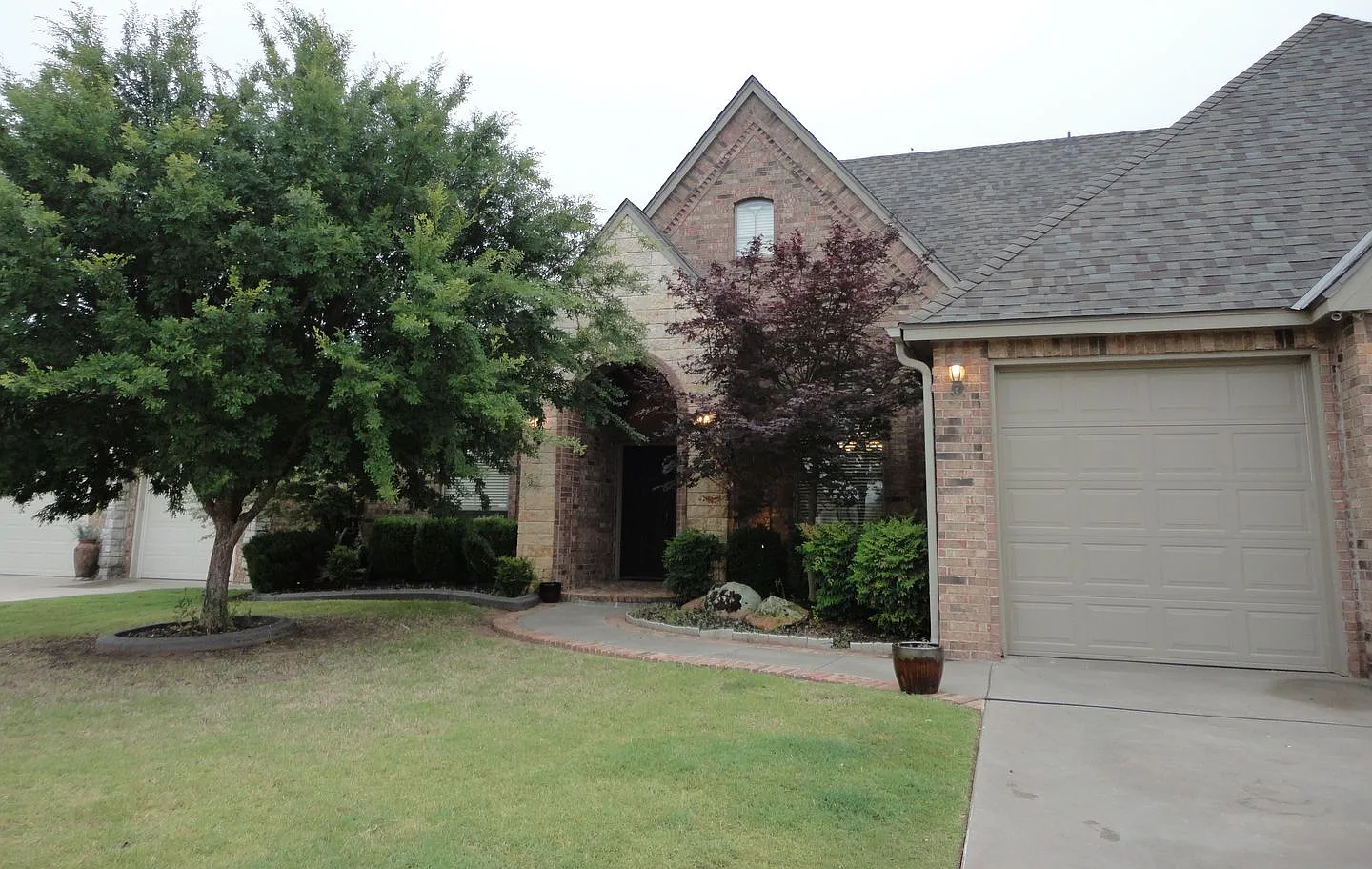 Large 4 Bedroom, 3 Bathroom House — Photo 1