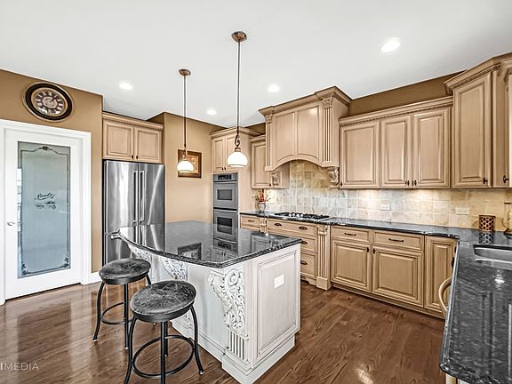 3rd image of 20519 Oak Ct #403