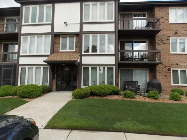 4924 Circle Ct APT 404, Crestwood, IL 60418