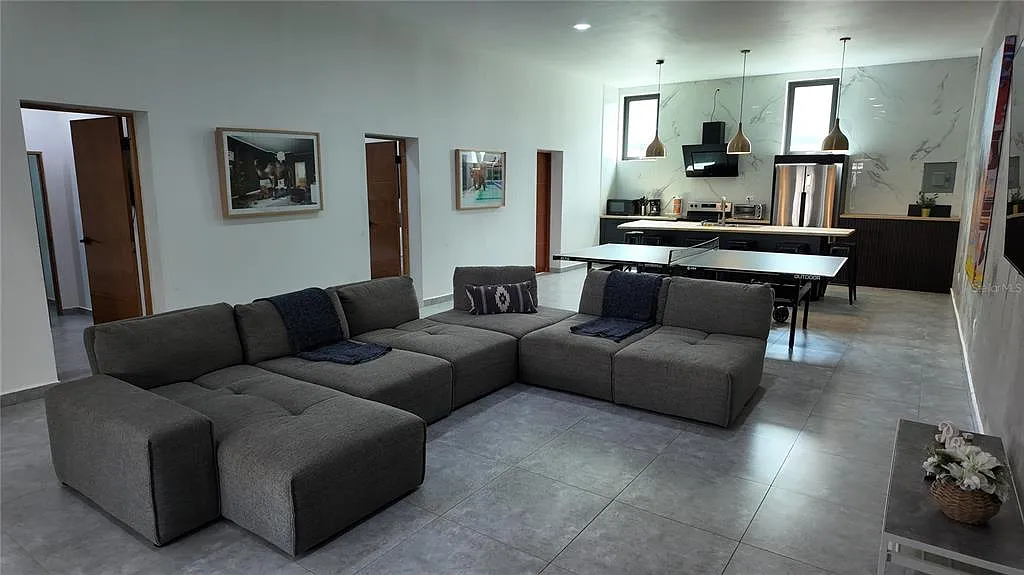 3 bed, 3.0 bath, 1370 sqft, $3,500 — Photo 3