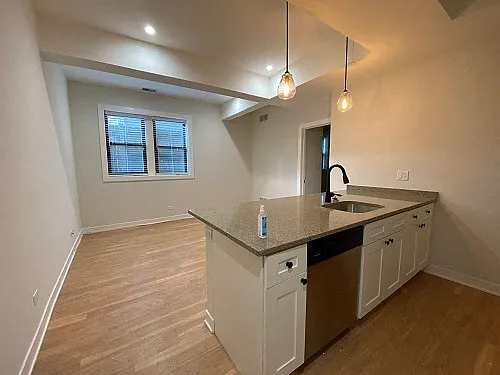 3138 N Seminary — Photo 22