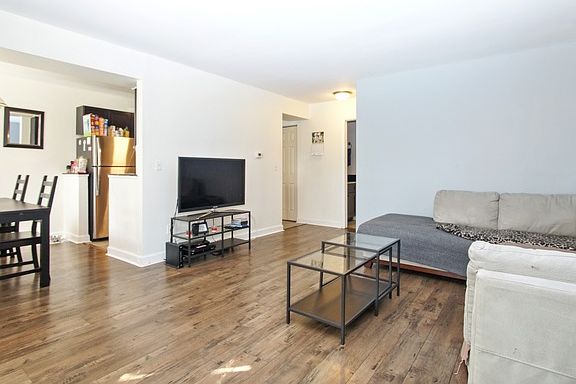 3rd image of 616 N Lake Shore Dr